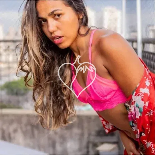 Capa de Gaby Oliveira