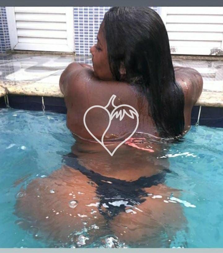 Morena quente cheirosa e gostosa 