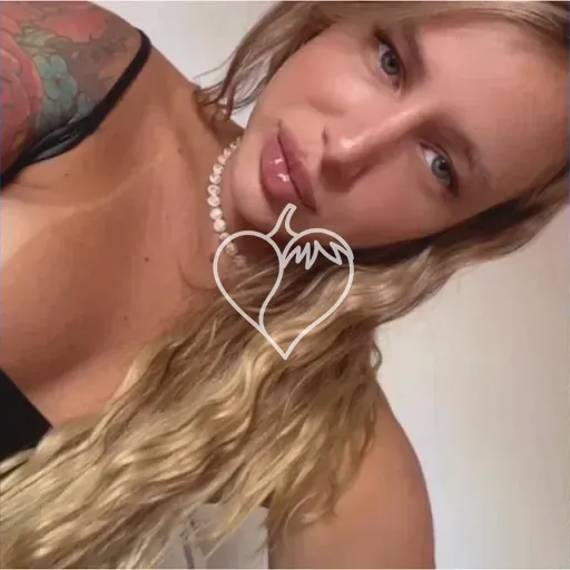 Thays Oliveira