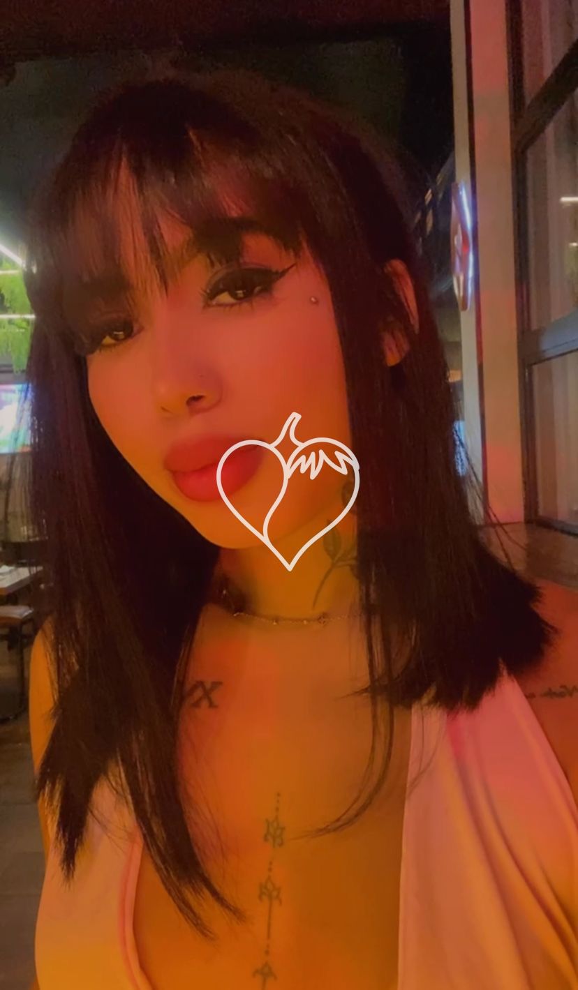 Acompanhante morena tatuada 