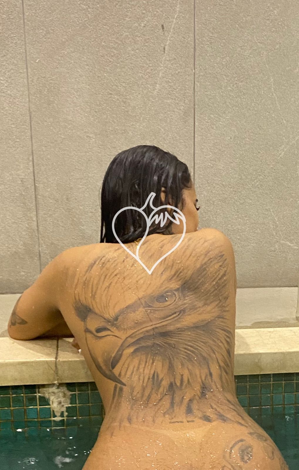 Acompanhante morena tatuada 