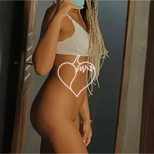 Alana Lux