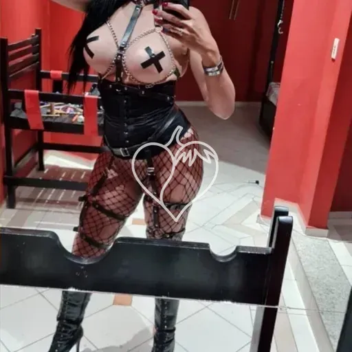 Mistress ju Leah